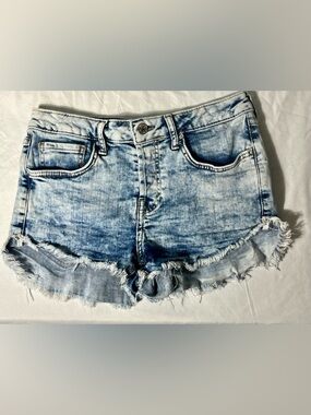 Forever 21 Wo Sz 26” Acid Wash Frayed Hem Denim Shorts Acid Wash